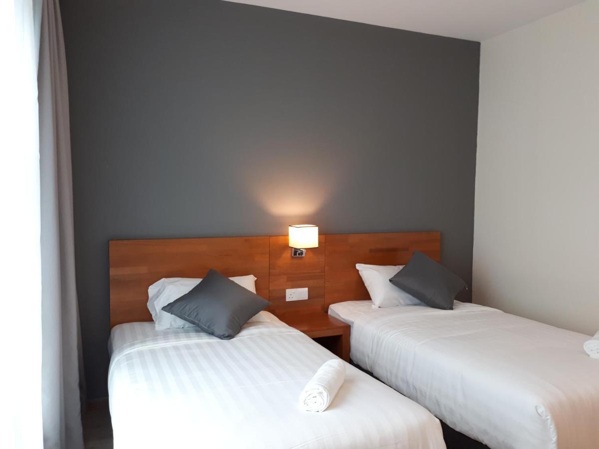 Hotin Inn Kuching Extérieur photo