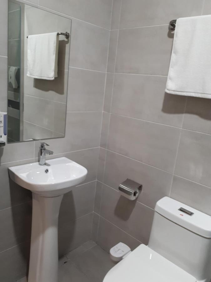 Hotin Inn Kuching Extérieur photo