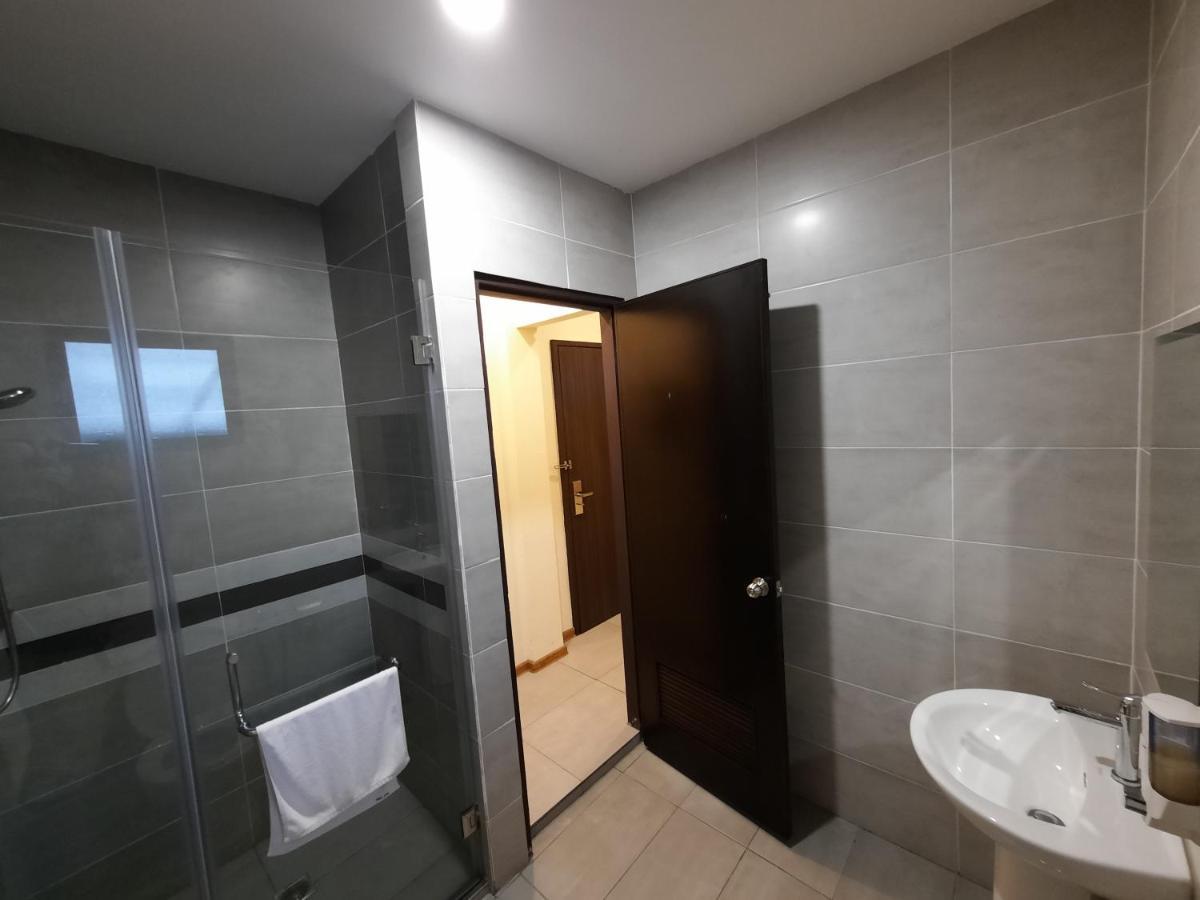 Hotin Inn Kuching Extérieur photo